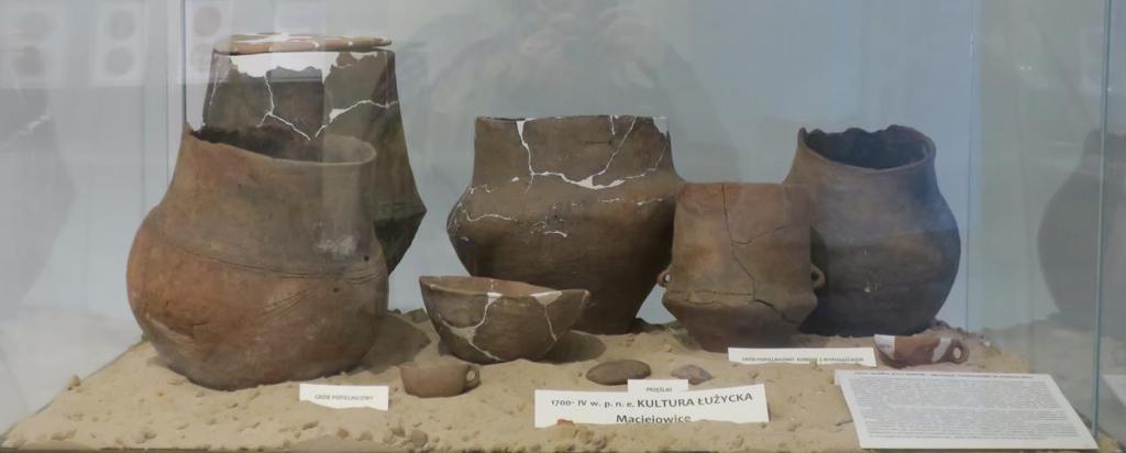 Z najdawniejszych dziejów pogranicza Podlasia i Mazowsza Jest to kontynuacja archeologicznej ekspozycji stałej z 2005 r. pt. Od siekierki do ciżemki. Od 8 czerwca 2018 r.