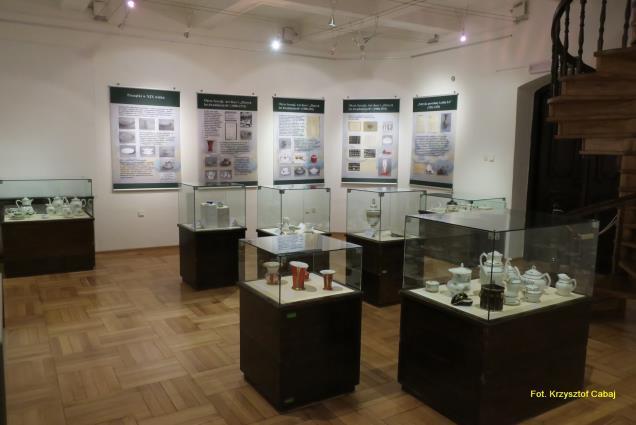 Obecnie porcelana artystyczna tej marki jest produkowana w małych ilościach w Wyższej Szkole Burg Giebichenstein w Halle/Saale.