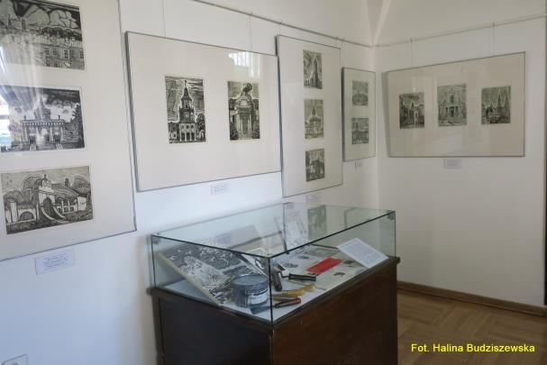 Współpraca Muzeum Regionalnego w Siedlcach z Samorządem Województwa Mazowieckiego (1998-2018) Okres prezentacji: 15 VI 4 IX 2018 Kurator wystawy: Sławomir Kordaczuk W wyniku reformy administracyjnej