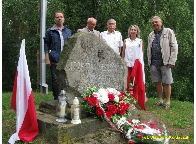 Istnieje bowiem realne zapotrzebowanie, naukowy obowiązek i moralna