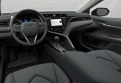 COMFORT + BUSINESS Wzbogać swoją Toyotę Camry Hybrid o Pakiet Business ze skórzaną tapicerką i podgrzewanymi fotelami przednimi i ciesz się jazdą niezależnie od warunków panujących za oknem.