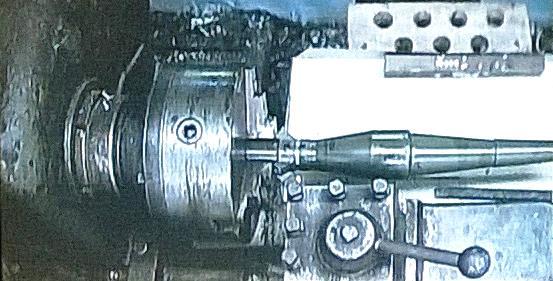106 H. Terenowski, B. Krysiński Fot. 5. Rozkompletowanie środka bojowego. Widok na stanowisku sterowania Photograph 5. A piece of ordnance at disassembling. Display on the control panel monitor 5.