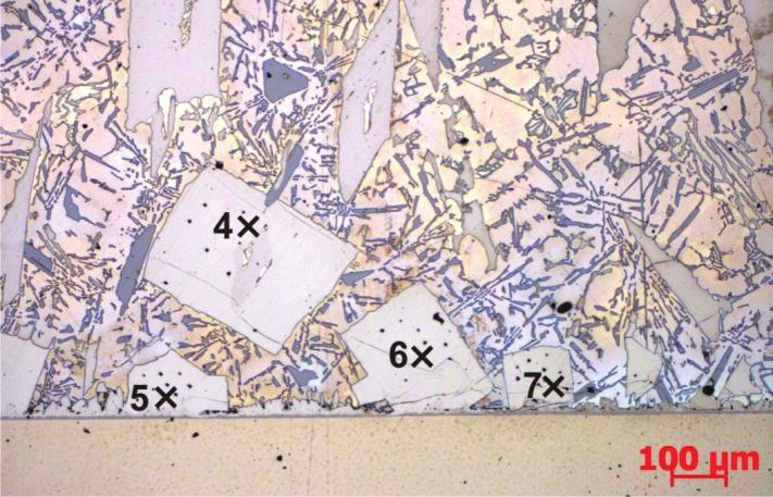 Analiza wyników pomiaru mikrotwardości Grubość fazy Al3(Si,Fe,Mn) Analysis of microhardness tests znajdującej się najbliżej kropli jest największa i wynosi w przybliżeniu 10 µm (rys. 15a).