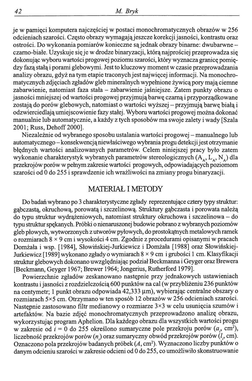 42 M. Bryk je w pamięci komputera najczęściej w postaci monochromatycznych obrazów w 256 odcieniach szarości. Często obrazy wymagają jeszcze korekcji jasności, kontrastu oraz ostrości.