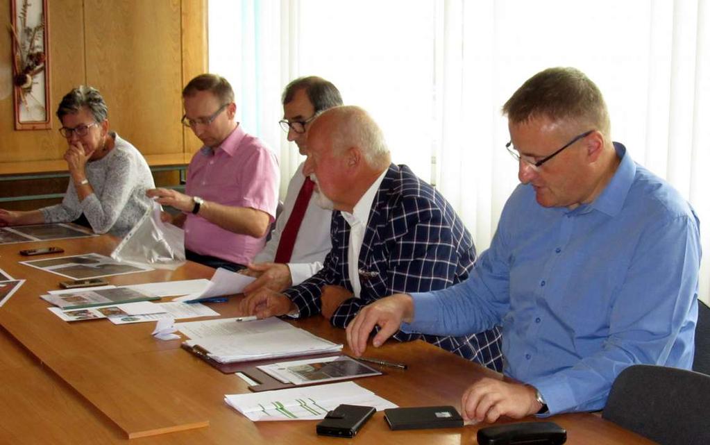 pracowników administracji.