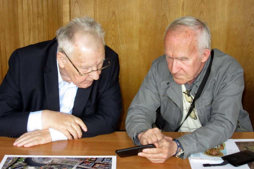 Maria Gadomska, Robert Cieszyński, Henryk Siuda Na uczestników spotkania czekały posiłki i napoje. Dla dzieci przygotowano gry sportowe i rozmaite zabawy.