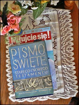 pierścienie ani strojenie się w suknie, ale wnętrze serca człowieka.