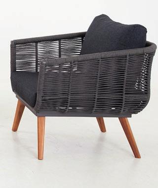 fotele, stolik, poduszki kolor biały przecierany Sofa