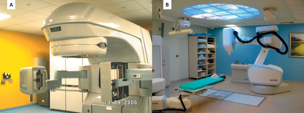 Rycina 1. Klasyczny akcelerator biomedyczny Clinac 23EX, firmy Varian Medical Systems (A); akcelerator CyberKnife firmy Accuray (B), Centrum Onkologii Instytut im.