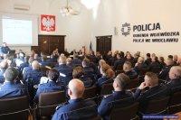 Miniony rok to także podnoszenie standardów w jednostkach Policji. Remonty i budowa nowych obiektów realizowane są m.in. Pieszycach, Miękini, Legnicy, Wałbrzychu, Wrocławiu, Sycowie, Kowarach, Złotoryi, czy Lwówku Ślaskim.