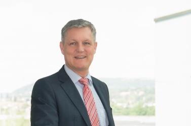 LIST PREZESA ZARZĄDU Szanowni Państwo! TOM K. SCHӒBINGER Mam przyjemność oddać w Państwa ręce raport z działalności Grupy Pfleiderer za rok 2018.