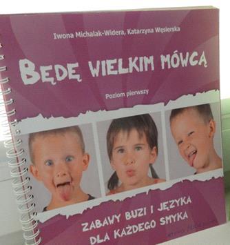 Pomysły na zabawy z młodszymi dziećmi znajdziemy w Cmokaj, dmuchaj, parskaj, chuchaj K. Szłapy. Godne polecenia są również Buzi gimnastyka w wierszykach I. Jackowskiej czy Będę wielkim mówcą I.