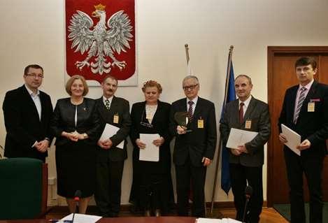 Edyta Derkowska, mgr Michał Przybył, mgr Mateusz Frąc, mgr Sławomir Głuszek, otrzymał nagrodę Ministra Rolnictwa i Rozwoju Wsi za wybitne krajowe osiągnięcie mające znaczenie dla wdrażania w roku