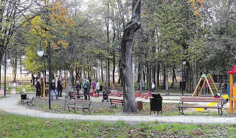 Wydarzenie to ma pokazać jak środki ODNOWIONY PAŁAC Środki unijne sprawiły, że renesansowy pałac w Poddębicach odzyskał dawny blask.