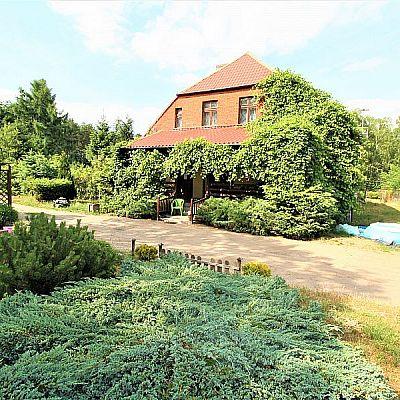 domu o powierzchni 190m2 położonym w magicznym miejscu otoczonym lasami nieopodal