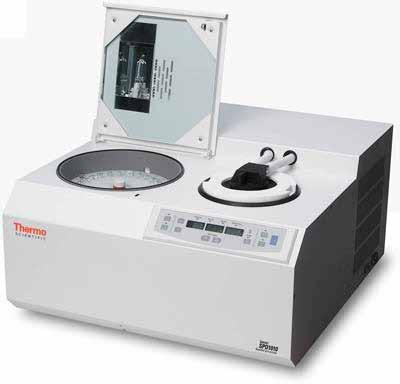 Savant SPD1010 i SPD2010 Zintegrowane koncentratory Savant SpeedVac są wyposażone w panel sterowania z cyfrowym wyświetlaczem.