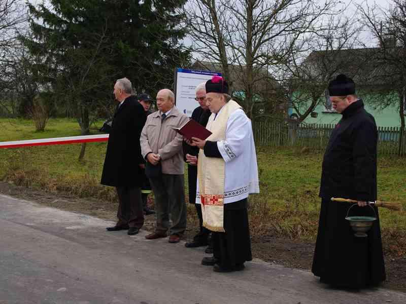 Mirosław Jaworski radny Rady Gminy, Pan Tadeusz Krzyszczak sołtys miejscowości Plisków oraz Ksiądz Jacenty Pyter Proboszcz parafii w Kumowie Plebańskim.