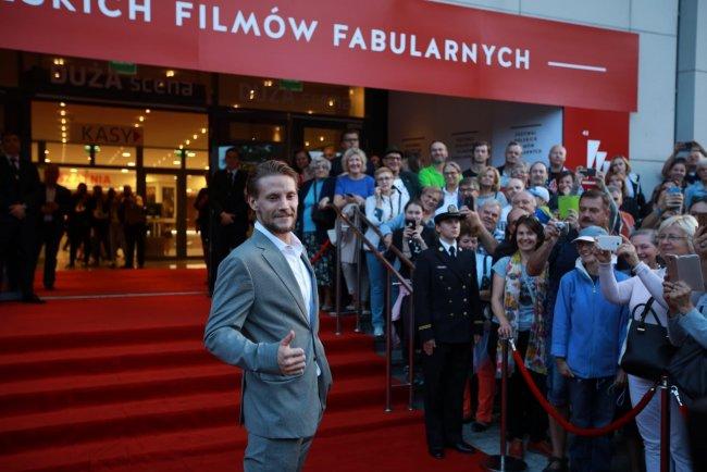 Filmowe święto #wgdyni rozpoczęte Gwiazdy kina, błysk fleszy, czerwony dywan i niezwykła atmosfera. Wielkie święto filmu wystartowało!