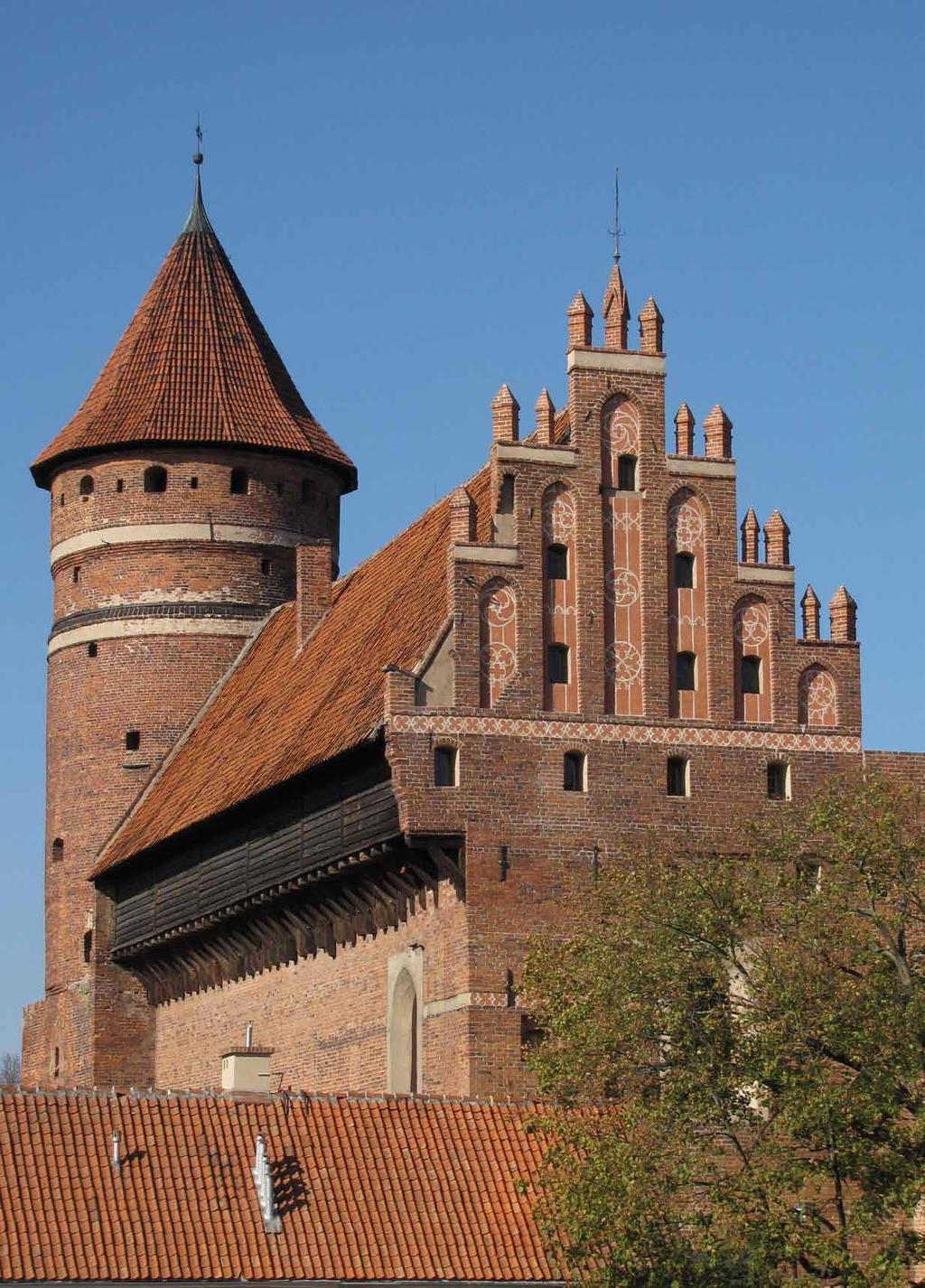 OLSZTYN Leszek WAWRYKIEWICZ Magdalena SKARŻYŃSKA- WAWRYKIEWICZ Najstarsze dachy Olsztyna Średniowieczne więźby dachowe budowli gotyckich Spośród najważniejszych budowli murowanych średniowiecznego