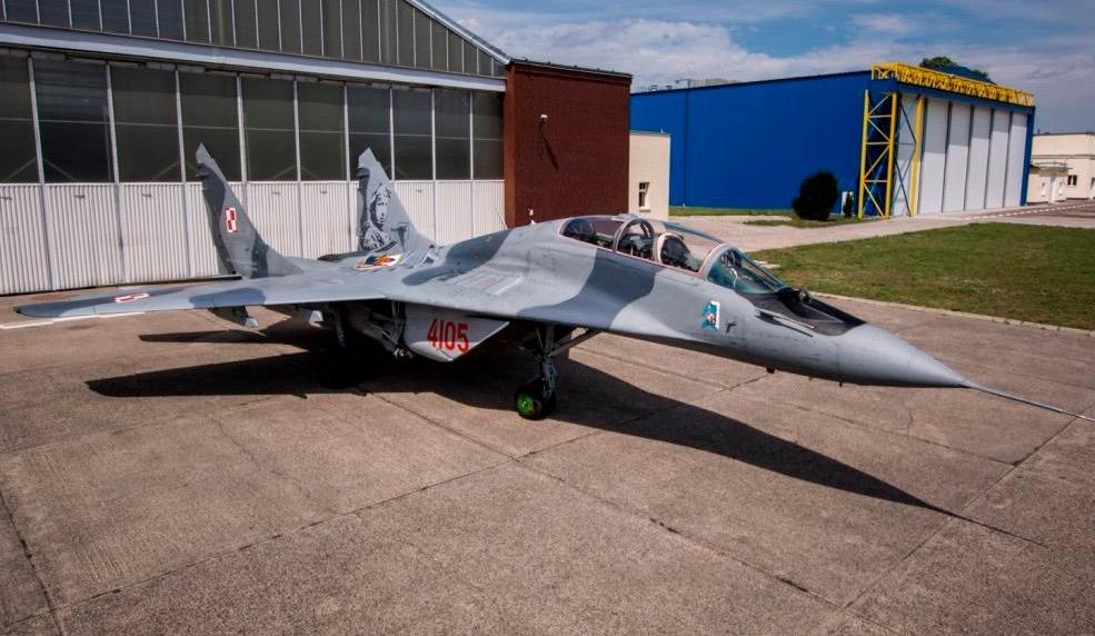 oraz 3 maszynami szkolno-bojowymi. Stan ten utrzymywał się aż do drugiej połowy drugiej dekady XXI w. MiG-29UB z 22. BLT w Malborku ozdobiony podobizną gen. Stanisława Skalskiego. Fot.