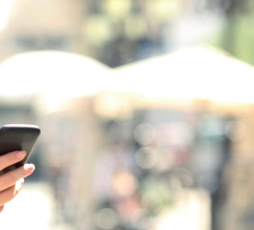 Zintegrowana technologia Wi-Fi umożliwia nawiązanie łączności pomiędzy wideodomofonem i smartfonem*.