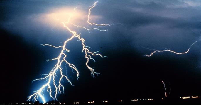 Na kolejnch wkładach ajmiem się wbanmi agadnieniami dotcącmi elektcności i magnetmu. Polecam ainteesowanm nakomit podęcnik Davida J.