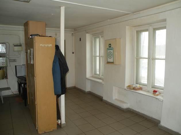 Zleceniodawcę), wybudowany wg ewidencji budynków w 1953 roku.