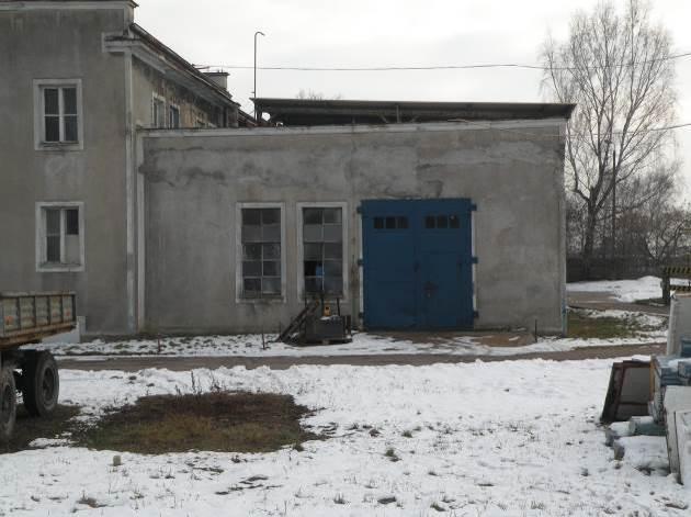 niepodpiwniczony, o konstrukcji murowanej, ze