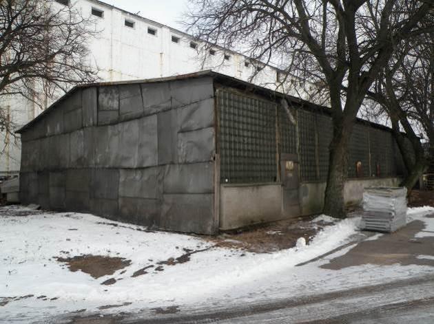niepodpiwniczony, o konstrukcji