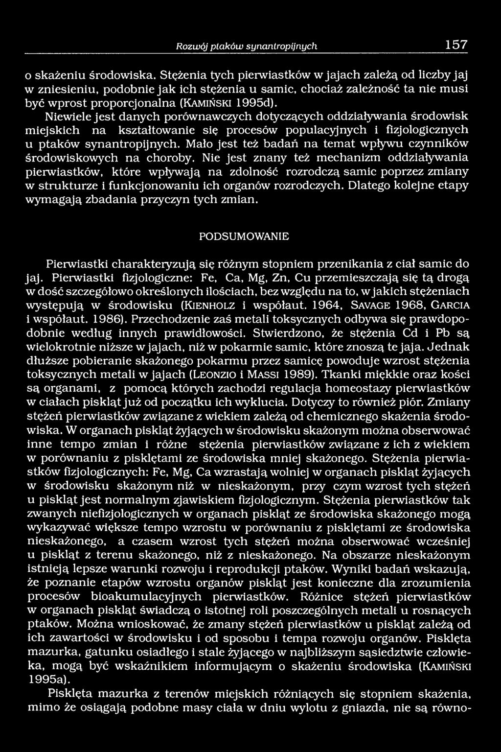 Niewiele jest danych porównawczych dotyczących oddziaływania środowisk miejskich na kształtowanie się procesów populacyjnych i fizjologicznych u ptaków synantropijnych.