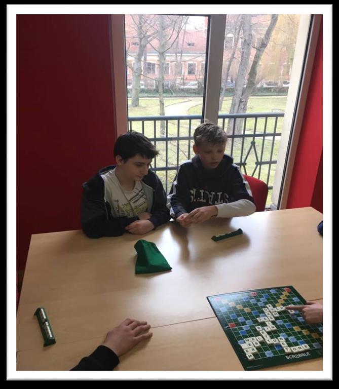 VIII MIĘDZYSZKOLNY KONKURS Scrabble po niemiecku etap szkolny I miejsce - WIKTOR CZERNECKI i KAMIL SURDZIEL II miejsce - IGNACY PRZEWŁOCKI i MATEUSZ KALETA III miejsce -