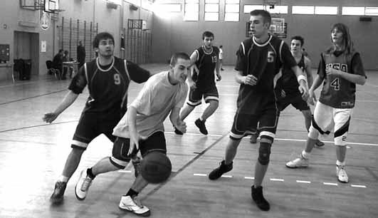 TURNIEJ PI KI KOSZYKOWEJ DRU YN 3-OSOBOWYCH 23 stycznia w Hali Sportowej odby si Turniej pi ki koszykowej dru yn 3-osobowych dla m odzie y szkó gimnazjalnych i ponadgimnazjalnych.