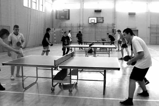 TURNIEJ TENISA STO OWEGO 7 par wzi o udzia w Turnieju tenisa sto owego gier podwójnych dla m odzie y szkolnej, który odby si 23 stycznia w Hali Sportowej.