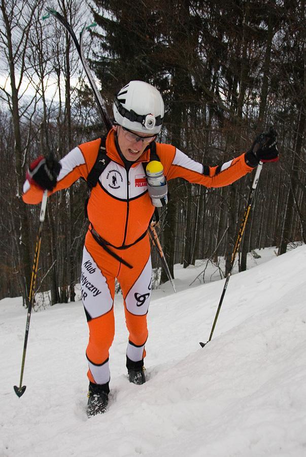 warunki śniegowe uniemożliwiały bezpieczne przeprowadzenie sportowej rywalizacji i finalnie odbyły się 26 lutego 2012.