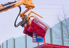 ] 40 Rodzaj napędu hydrauliczny Liczba szczotek myjących [szt.