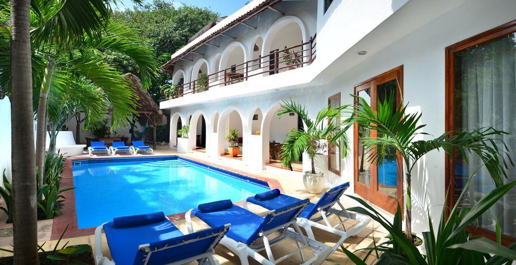 Playa del Carmen Ten atrakcyjny hotel jest położony zaledwie 100 metrów od plaży w mieście Playa del Carmen, w pobliżu popularnej ulicy