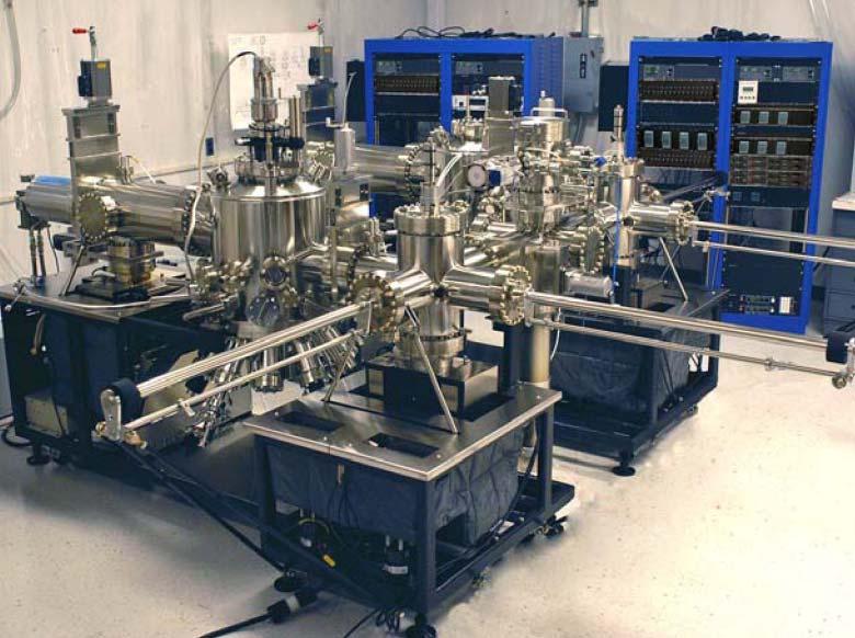 komora UHV wzrostu materiałów II-VI (Zn, Cd, Mg, S, Se, Te, Mn, Co, ZnCl 2, N-plazma) komora UHV przygotowania podłoży (odgazowanie