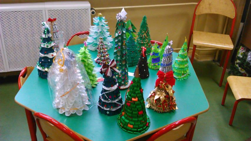 Nasi uczniowie przygotowali również 32 świąteczne paczki ( słodycze, artykuły szkolne, zabawki) dla dzieci z tej świetlicy.