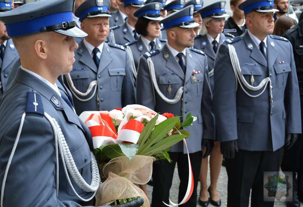 Uroczystości odbyły się w obecności Senatorów Rzeczypospolitej Polskiej, Wicewojewody Opolskiego Pani Violetty Porowskiej, Wicemarszałka Województwa Opolskiego Pana