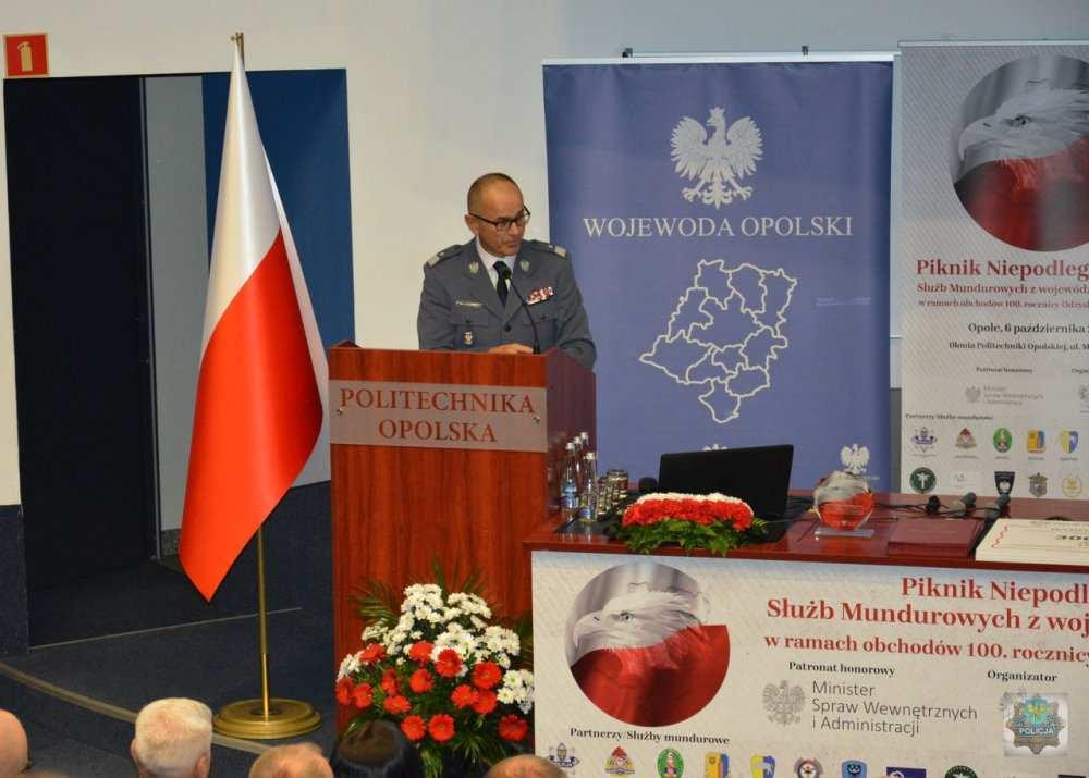 Piknik Niepodległościowy Służb Mundurowych Pokazy dynamicznego zatrzymania terrorystów, ochrona VIP-a, obezwładnienie niebezpiecznych osób - to