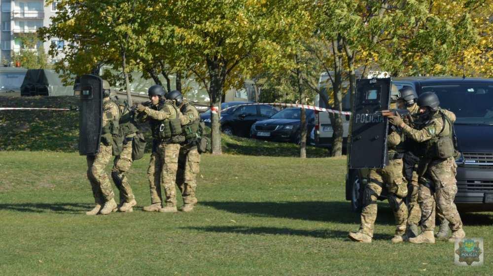 Wszyscy goście naszej części pikniku mogli zapoznać się ze sprzętem i wyposażeniem używanym zarówno przez policjantów prewencji, jak i ruchu