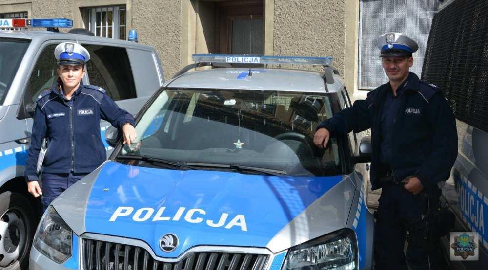 Jarosław Kaleta złożył nowym funkcjonariuszom gratulacje i życzył sukcesów w przyszłej służbie. Młodzi adepci najbliższe 6 miesięcy spędzą teraz w Szkole Policji w Katowicach.