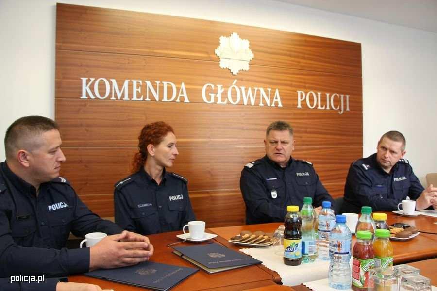 Polsko-czeskie patrole - podsumowanie służby W Komendzie Głównej Policji odbyło się spotkanie Zastępcy Komendanta Głównego Policji nadinsp.