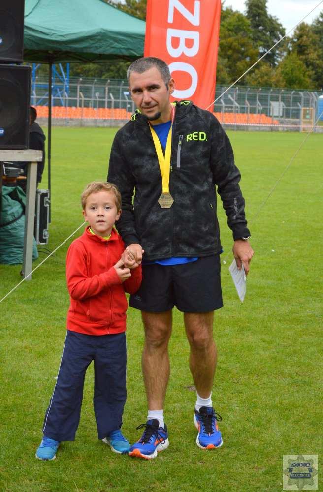 Paweł Kolczyk. Na krótszym dystansie wystartowali mł. asp. Piotr Dera oraz asp. Piotr Polak.