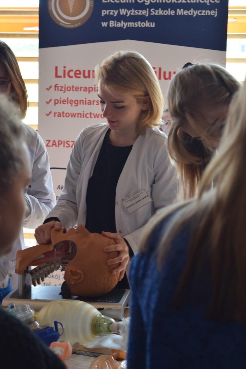 Podobnie jak w latach ubiegłych, szkoły programowo wyższe perfekcyjnie przygotowały się do spotkania z uczniami. Były pokazy kulinarne, fryzjerskie, pokazy robotyki, zdrowej żywności i sprawnościowe.