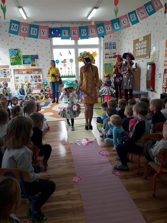 W marcu w naszym przedszkolu odbył się Pokaz mody ekologicznej.