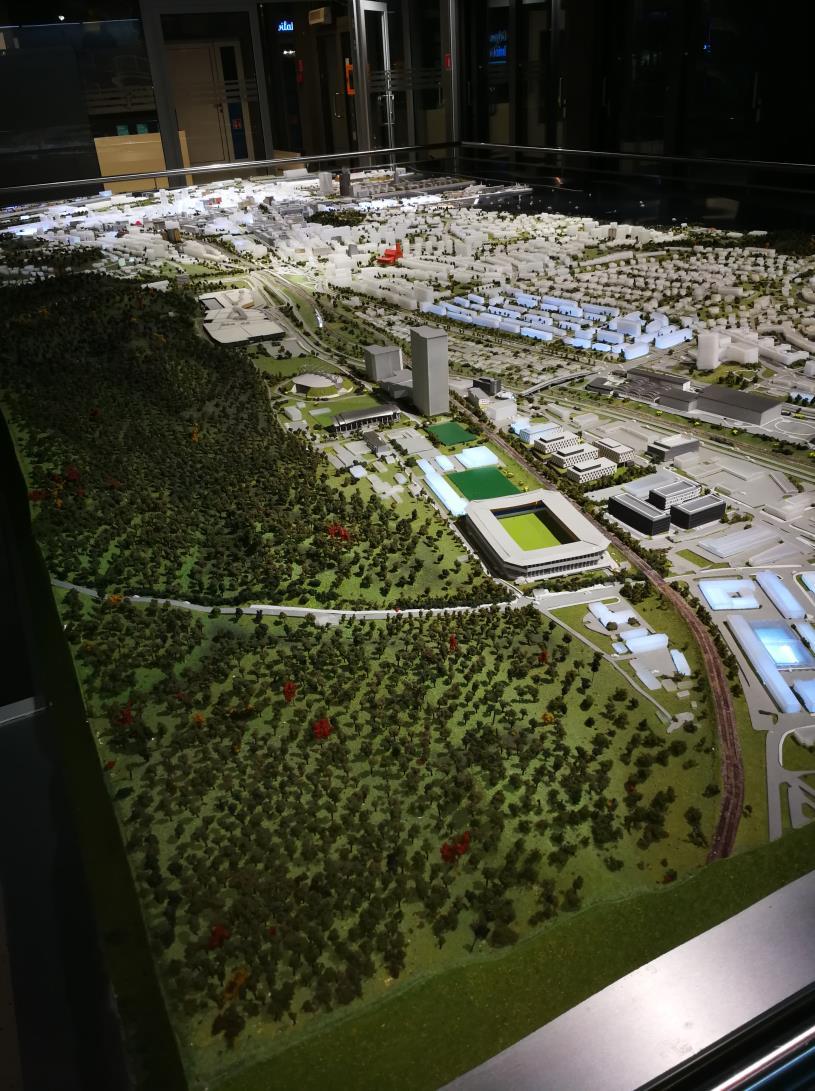 2. Gdynia InfoBox OBSERWATORIUM ZMIAN makieta Gdyni Na największej makiecie miasta w Polsce, można śledzić jak zmienia się Gdynia.