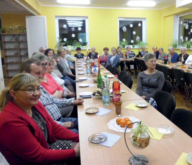 Dziękujemy wykonawcom za piękny występ, a darczyńcom za słodkości, które pojawiły się na stole.