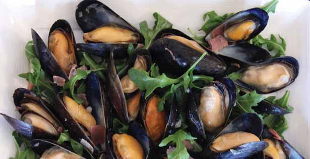 Preparation Time: 10 mins 5 lb fresh blue cultured mussels 2 tbsp olive oil 200 g pancetta, proscuitto or bacon, diced 2 shallots, minced juice and zest of 1 lemon Cooking Time: 10 mins 200 g creamy