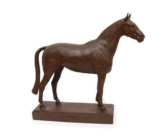podstawy 23,6 8,4 cm cena wywoławcza: 4 400 zł 129 Figura konia Kronos w